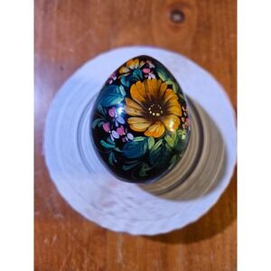 VINTAGE RUSSIAN USSR LACQUERED HAND-PAINTED FLOWERS ON FLORAL WOODEN EGG, SIGNED